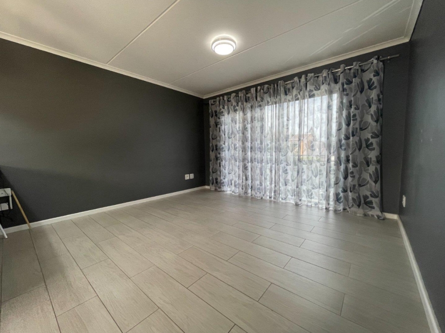 To Let 2 Bedroom Property for Rent in Grassy Park Western Cape